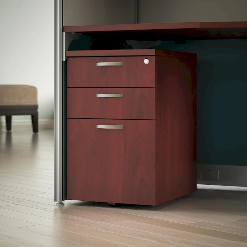 Bureau dans un mobilier de bureau