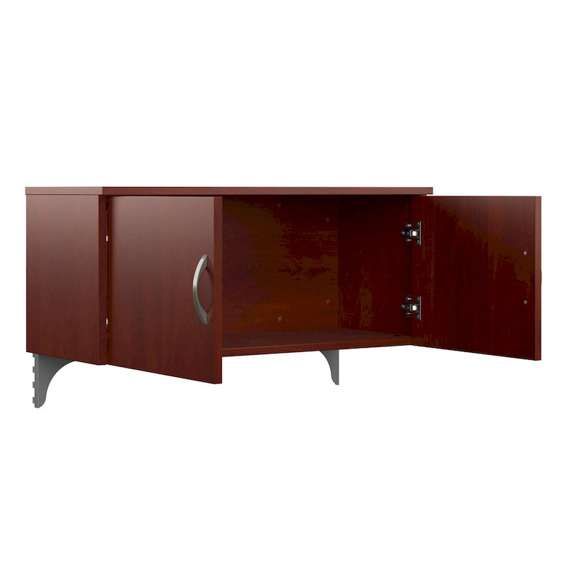 Bureau dans un mobilier de bureau
