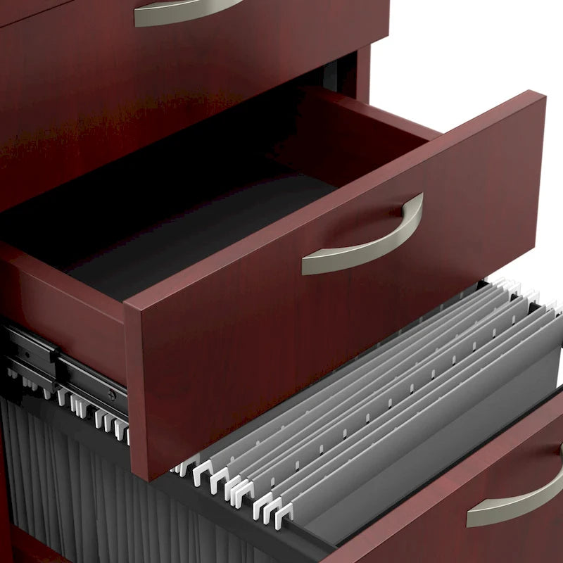 Bureau dans un mobilier de bureau