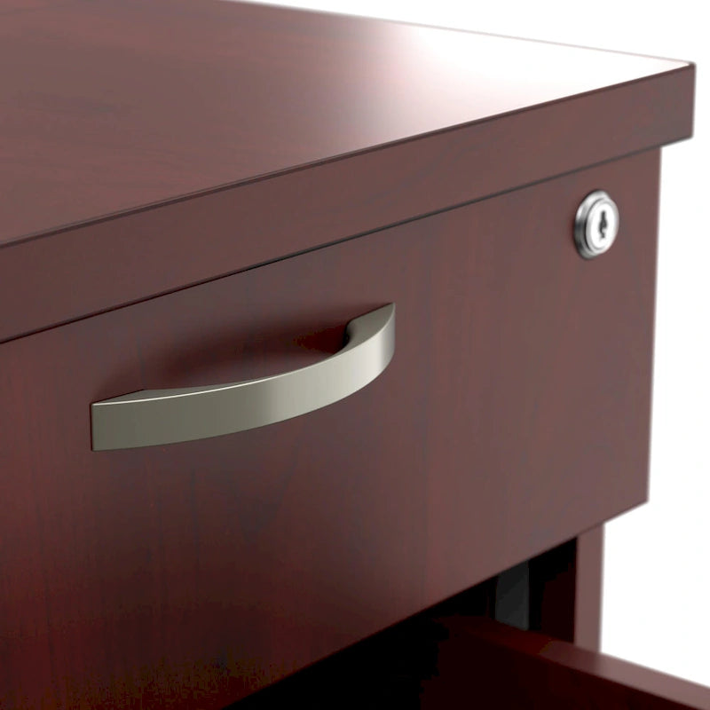 Bureau dans un mobilier de bureau