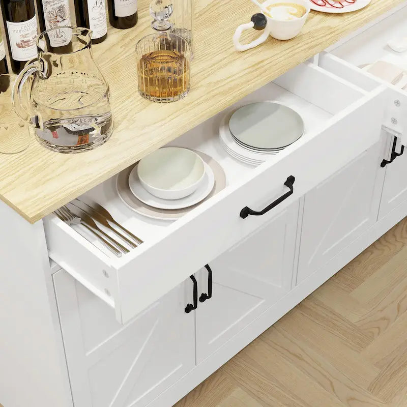 Grand buffet de ferme avec rangement